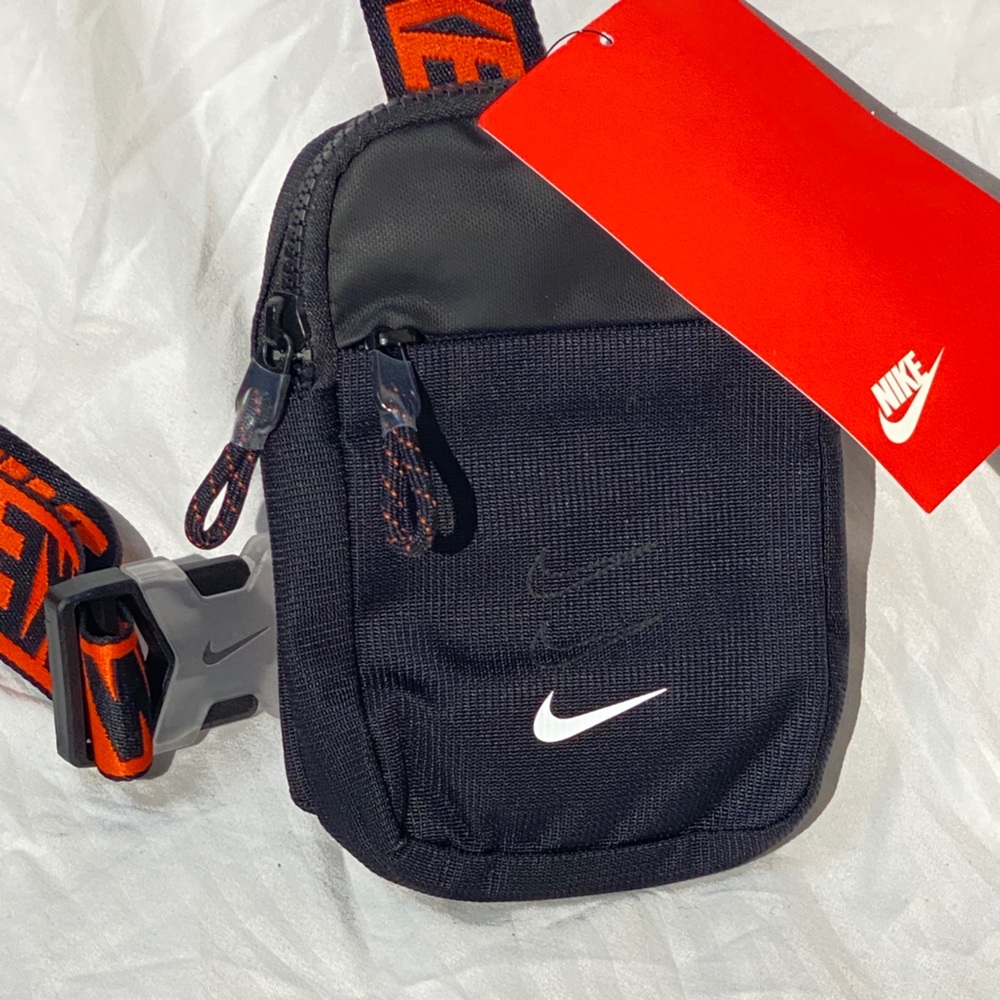 Nike Essentials crossbody Bag NEW w/ tags